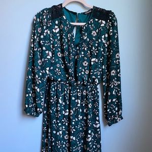 Floral turquoise express dress. Size small. Flexible material.
